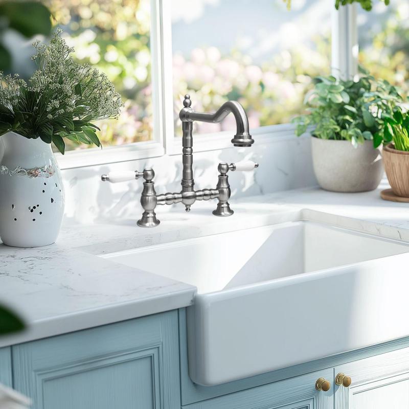 PB Robinet de bucătărie nostalgic din oțel inoxidabil cu duză unghiulară și mânere albe s PBN.RVS.H.WH