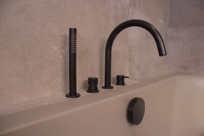 Waterevolution Flow Robinet de baie cu 4 orificii pentru montare pe marginea căzii Negru T138PR