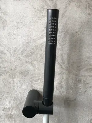 Robinetul de amestec Waterevolution Flow cu set de duș manual, negru mat T130PR