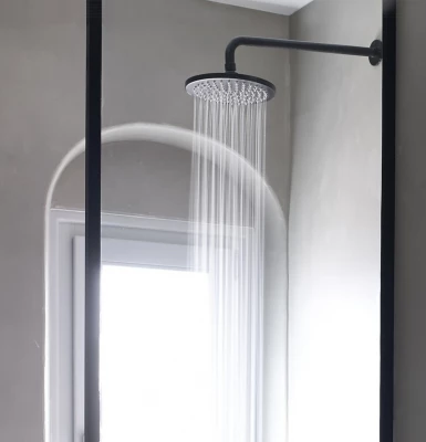 Duşul principal Waterevolution Flow de 200 mm, cu conexiune la perete, negru mat T1641PR.