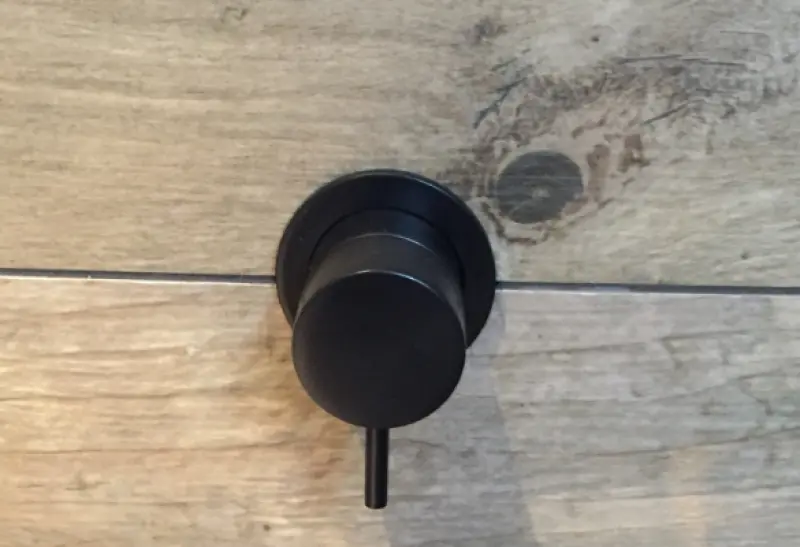 Waterevolution Flow încorporabil 2 cai, cu comutator, negru mat, cu rozetă rotundă T1482SPR.