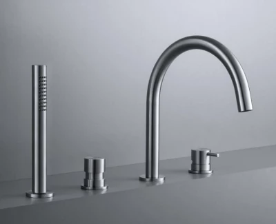 Robinetele pentru baie Waterevolution Flow cu 4 orificii pentru montarea pe marginea băii, complet din oțel inoxidabil T138IE.