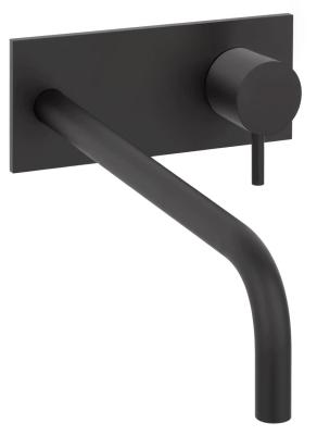Robinetul de baie încorporat Waterevolution Flow, cu placă de acoperire, finisaj negru mat, și duză de 21cm, T1161BPR-21.