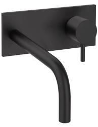 Robinetele de montaj Waterevolution Flow pentru chiuvete cu placa de acoperire, culoare mat neagră, cu gură de turnare de 15 cm, model T1161BPR-15.