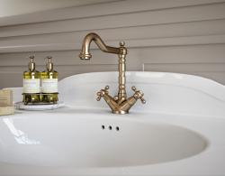 Robineta clasică pentru chiuvetă PB, cu butoane puternice, ieșire de 18,5 cm, bronz 1208854962.