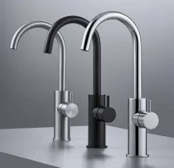 Robinetul de baie Waterevolution Flow înalt model T1121FUIE din oțel inoxidabil.