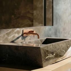 Robineta de baie încastrată Waterevolution Flow cu placă de protecție PVD din cupru periat, cu gură de scurgere de 15 cm, model T1161CPE-15.