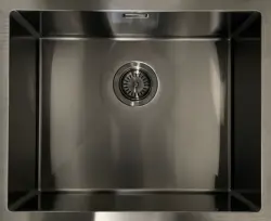 Chiuveta din oțel inoxidabil Ausmann Mosel, culoare antracit, acoperită cu strat PVD Gun Metal, dimensiune 40x40 cm, montaj subblat, suprafață plană și montaj suprafață. 067106