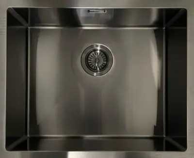 Chiuveta din oțel inoxidabil Ausmann Mosel, culoare antracit, acoperită cu strat PVD Gun Metal, dimensiune 40x40 cm, montaj subblat, suprafață plană și montaj suprafață. 067106