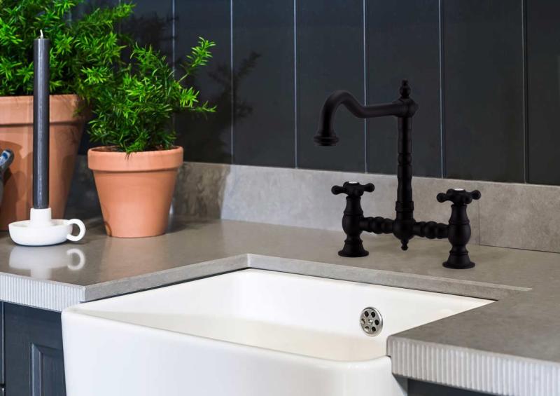 PB Nostalgic Bridge Robinet de bucătărie negru mat cu duza înclinată și butoane puternice PBN.ZW.H.ST