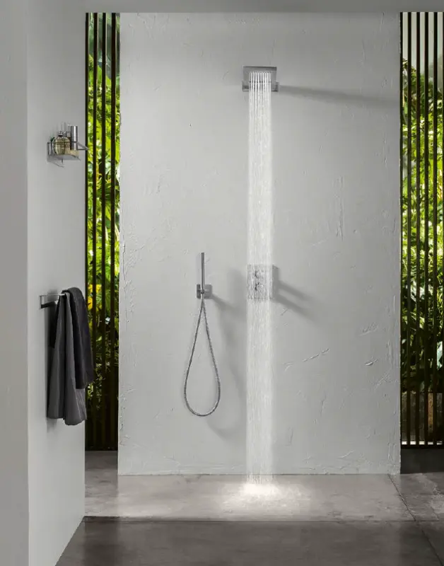 SB 316 Set de duș cu mâner pătrat, furtun și cârlig de agățat, din oțel inoxidabil.