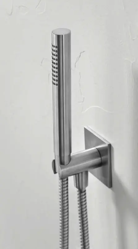 SB 316 Set de duș cu mâner pătrat, furtun și cârlig de agățat, din oțel inoxidabil.