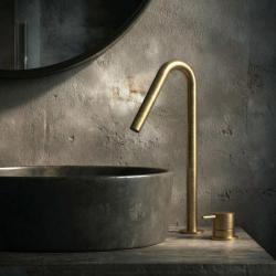 Robința de la chiuvetă Waterevolution Flow cu două orificii, din alamă periată, cu gură de scurgere înaltă de 120 mm T1122VLE.