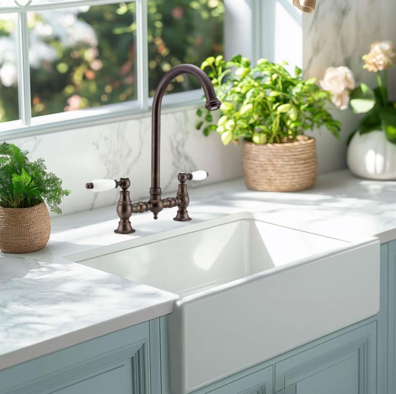 PB Robinet de bucătărie Nostalgic cu punte Bronz închis cu duză pivotantă și mânere albe 1208954665