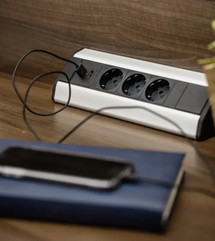 Indux Corner priză de colț pentru bucătărie, cu 3 prize cu împământare și 2 încărcătoare USB1208957431