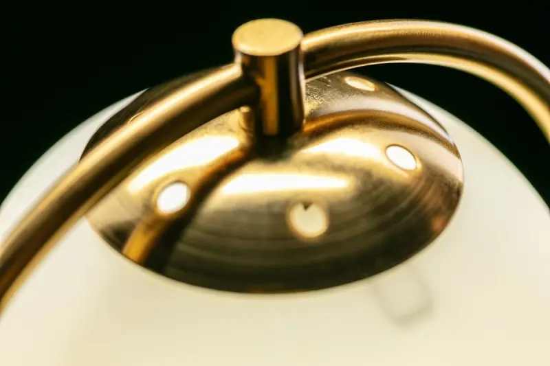 Decorațiunea lămpii de podea Ciklop din alamă cu aspect de aur și cu un efect de picurare 9737.