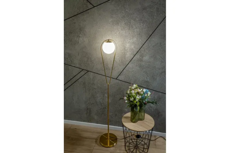 Decorațiunea lămpii de podea Ciklop din alamă cu aspect de aur și cu un efect de picurare 9737.