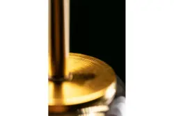 Decor Lime este un lustru modern de aur, cu o înălțime de 1467 mm și 3 surse de lumină.