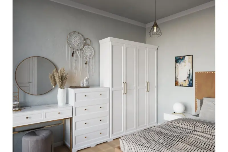 Decorul Tess este o lampă suspendată cu fir metalic negru și aurit în formă de con, în valoare de 2394.