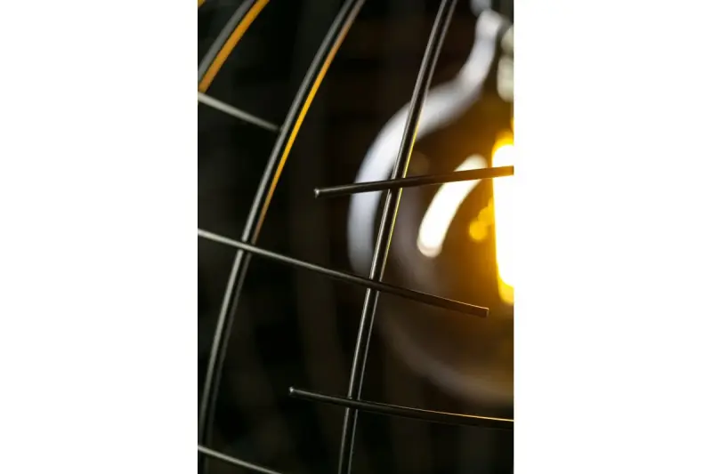 Decorație Viela, lampă suspendată din metal negru cu fir de aur, în formă de sferă, cu diametrul de 35 cm, 6996 RON.