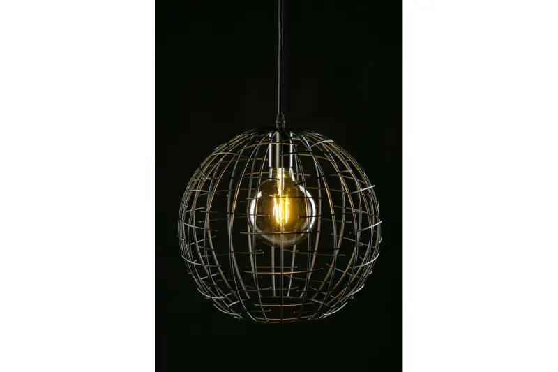 Decorație Viela, lampă suspendată din metal negru cu fir de aur, în formă de sferă, cu diametrul de 35 cm, 6996 RON.