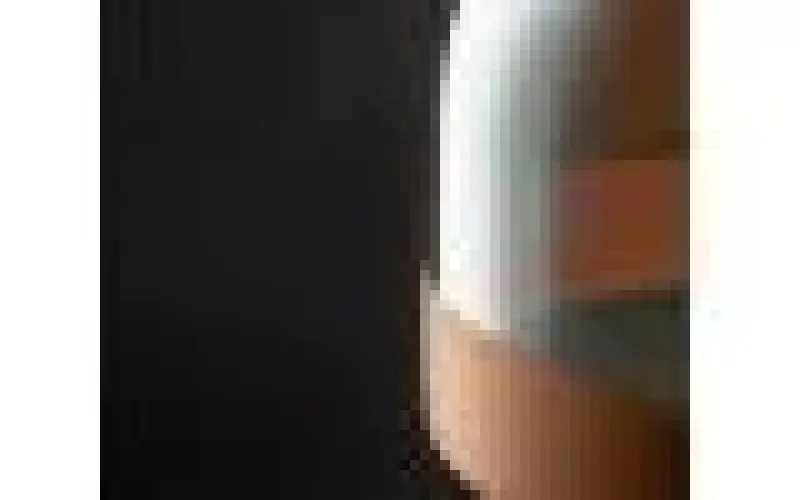 Decorul lămpii suspendate cilindrice de culoare ambră, din sticlă, cu diametrul de 23,5 cm, 7146.