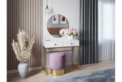 Decorul Kaliope este un candelabru suspendat negru, de modă, cu un diametru de 18 cm.