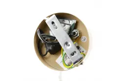 Lampă de perete Decor Etore bej cu braț metalic, diametru de 11 cm, anul 1907.