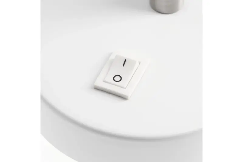 Lampă de perete Decor Etore albă cu braț metalic, diametru de 11 cm, anul 1952.