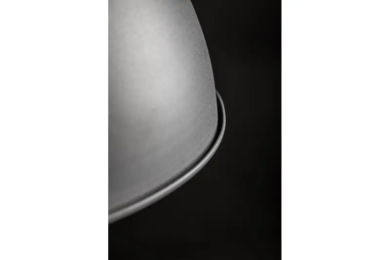 Decorațiunea pendul Dante, de culoare neagră mată, cu interiorul alb, are un diametru de 27,5 cm. 2119.