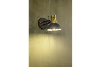 Decorul Artemia este un elegant lămpășel de perete antracit, cu braț metalic, având un diametru de 16,5 cm. Preț: 2195 lei.