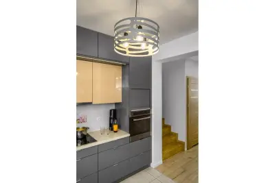 Decorul lămpii suspendate Marisa gri cu spații orizontale conice maxime de 3 surse de lumină, cu diametrul de 40 cm, 2607.