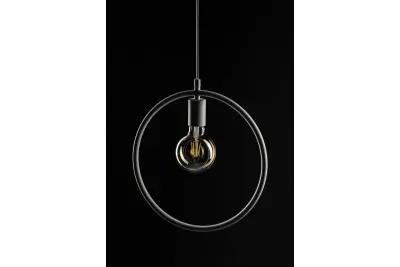 Decorațiunea Fija este un lămpadar suspendat de culoare neagră, rotund, cu un singur punct de lumină, modelul 2805.