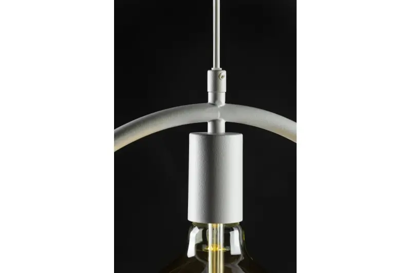 Decorațiunea Fija, lustra albă rotundă cu un singur punct de suspendare, 2898.