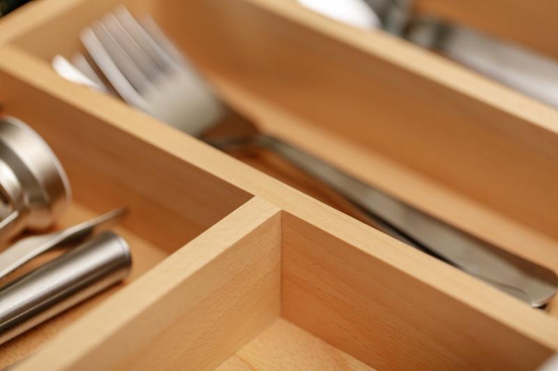 Decor Cutle Tavă pentru tacâmuri Raft pentru tacâmuri reglabil Culoare: Fag 1208966290