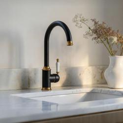 Robinet de bucătărie Quadri Workshop Clasic Nostalgic Negru cu finisaj din cupru PVD și mâner ceramic 1208967723