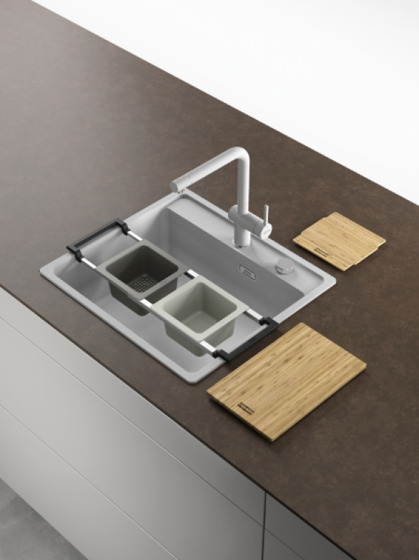 Franke Universal Accessory All-In Set 2 - Placă de tăiat, Tavă de plastic, Recipient de plastic și Pod telescopic 112.0655.482