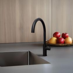 Waterevolution Flow keukenmengkraan met ronde draaibare uitloop zwart T158UPR

Traducere în limba română:
Baterie de bucătărie Waterevolution Flow cu gura de scurgere rotativă rotundă neagră 