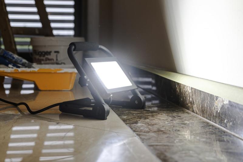 NELI Proiector portabil, LED, 50W, 4500lm, 6400K, AC220-240V, IP65, cablu de 1,5m