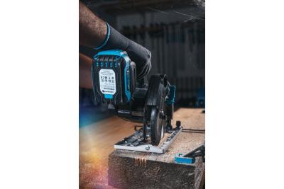 Fierăstrău circular cu acumulator HÖGERT, 18V, fără acumulator, cu racord pentru aspirator.