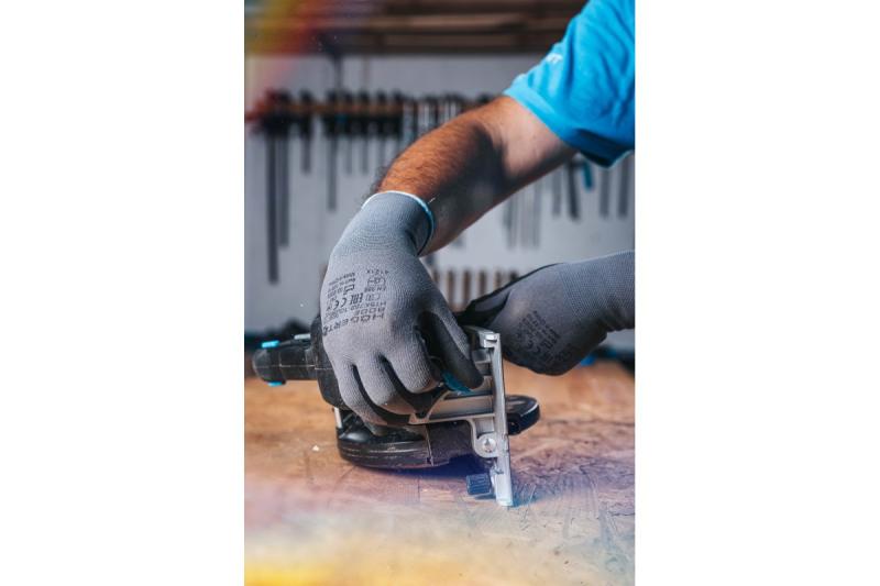 Fierăstrău circular cu acumulator HÖGERT, 18V, fără acumulator, cu racord pentru aspirator.