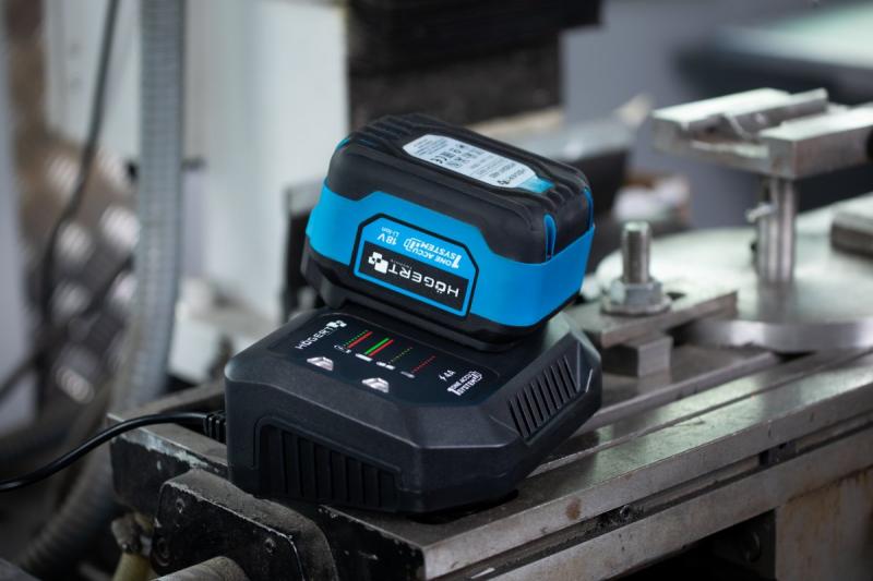 O incarcator rapid HÖGERT pentru baterie 6A 18V