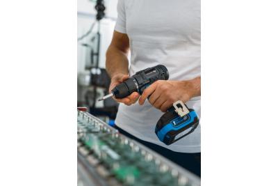 HÖGERT mașină de găurit cu acumulator 18V, set cu acumulator, încărcător, suport pentru biți, magazie pentru burghie.