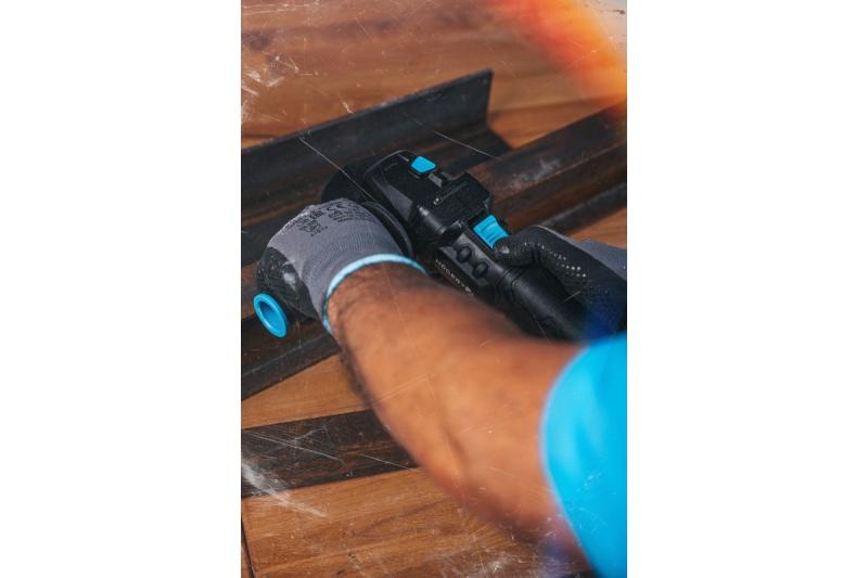 HÖGERT polizor unghiular fără cablu cu comutator tip pedală, 125MM, 18V, set cu baterie, încărcător, accesorii.