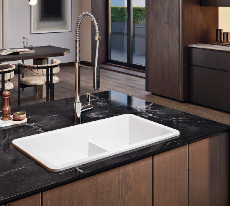 Ausmann Ceramic Ember Chiuvetă ceramică albă de unul și jumătate Încorporabilă și submontabilă 733 x 401 mm cu dopuri aurii 1208971518