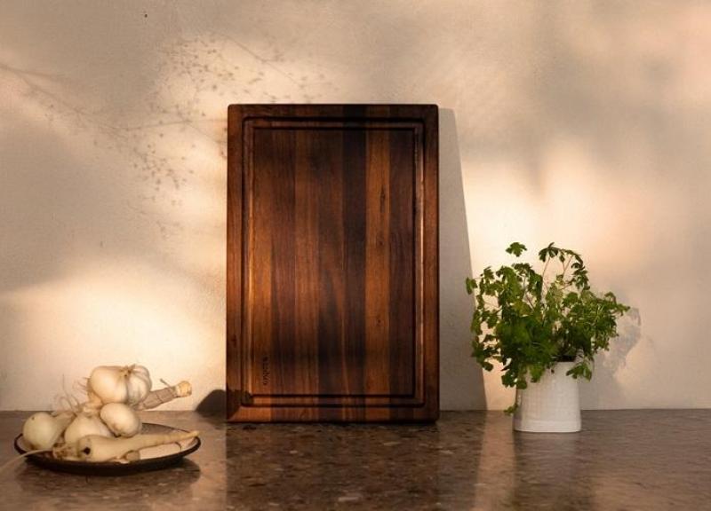 Tăietor Woodsea Groove M - Tăbliță de tăiat din nuc cu canelură de suc 50x38 cm 1208971535