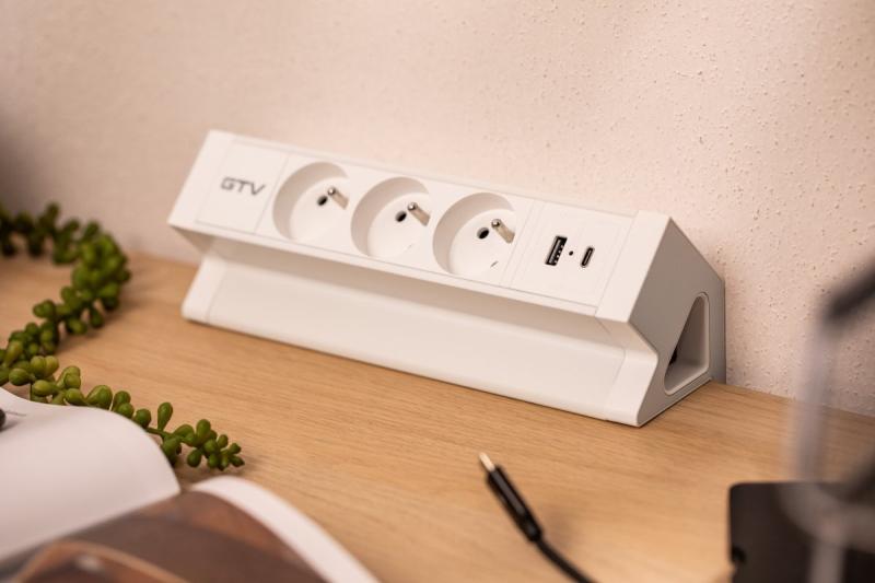 Priză mobilier Basco, 3 x priză cu împământare, USB A+C, cablu de 1,5m, alb cu montare